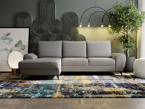 Miniaturka 29 - Beżowy narożnik z prostymi poduszkami i ozdobnym dywanem