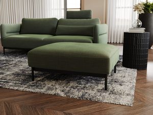 Miniaturka 16 - Zielony puf tapicerowany obok narożnika w ciepłej aranżacji