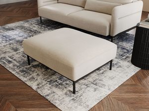 Miniaturka 19 - Jasny puf w aranżacji salonu z miękkim dywanem