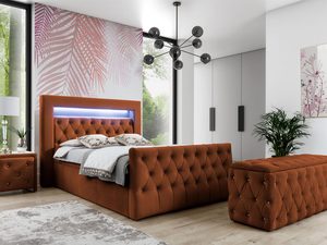 Miniaturka 4 - Rudawe łóżko z pikowanym zagłówkiem w stylowym wnętrzu