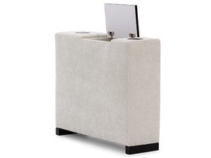 Miniaturka 1 - Nowoczesna podłokietnikowa skrzynia tapicerowana w kremowym kolorze na białym tle