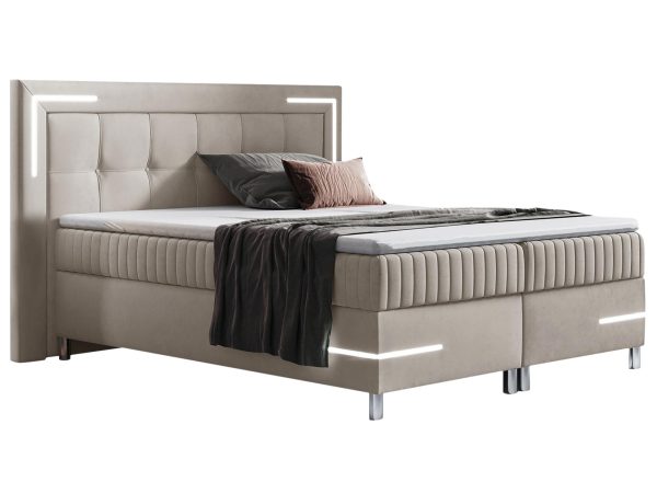 Nowoczesne łóżko tapicerowane w beżowym kolorze z metalowymi nóżkami