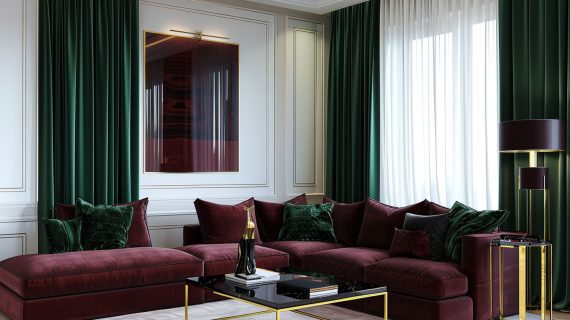 Glamour salon z bordową sofą, zielonymi zasłonami i złotymi dodatkami