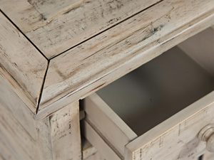 Miniaturka 5 - Detale kremowej szafki nocnej