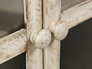 Miniaturka 4 - Kremowa komoda rustykalna z eleganckimi uchwytami