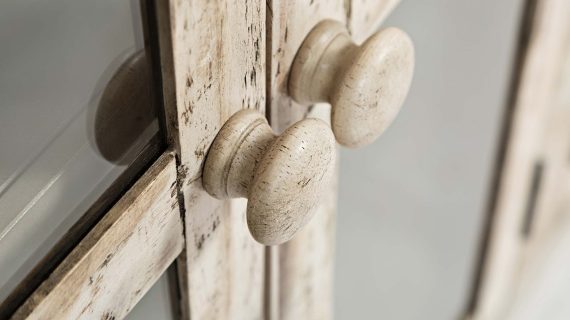 Miniaturka 6 - Komoda w Kolorze Kości Słoniowej z Przeszklonymi Drzwiami – Avola