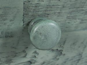 Miniaturka 6 - Detal gałki rustykalnej szafki nocnej