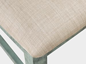 Miniaturka 3 - Zbliżenie na tapicerowane siedzisko krzesła