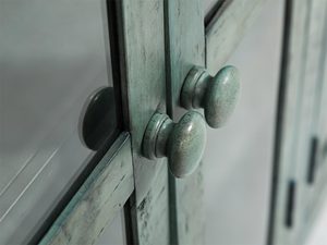 Miniaturka 5 - Zbliżenie na drewniane okrągłe gałki, styl vintage