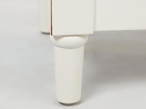 Miniaturka 4 - Detal wykończenia drewnianych nóg w stylu rustykalnym