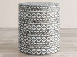 Miniaturka 3 - Stolik boczny z białym blatem i subtelnym plecionym wzorem