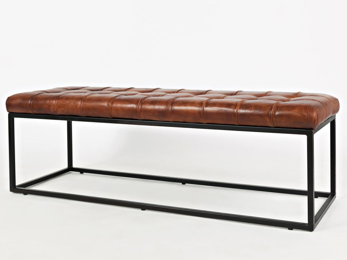 Ławka z metalowymi nogami z tapicerowanym siedziskiem