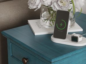 Miniaturka 7 - Drewniana szafka nocna w kolorze turkusowym z przeszklonymi drzwiami dekoracyjnymi