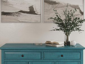 Miniaturka 5 - Detal wykończenia wnętrza turkusowej drewnianej komody z przeszklonymi frontami