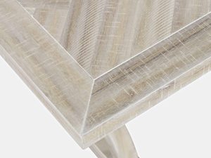 Miniaturka 1 - Detal drewnianego stołu z dekoracyjnym wzorem w stylu klasycznym