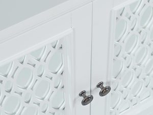 Miniaturka 2 - Detal dekoracyjnego frontu białej komody w stylu glamour