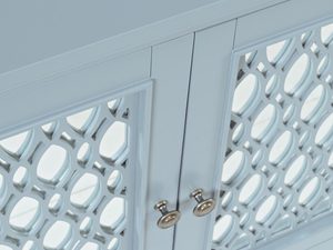 Miniaturka 3 - Zbliżenie na detale niebieskiej komody