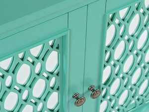 Miniaturka 4 - Detal zielonej komody z ozdobnymi frontami