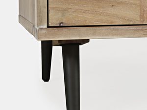 Miniaturka 3 - Detal drewnianej komody z metalowymi nogami