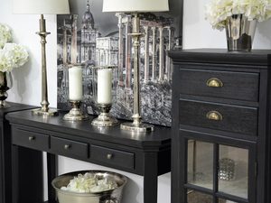 Miniaturka 4 - Czarna konsola z trzema szufladami do salonu w stylu nowoczesnym