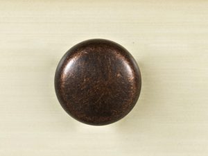 Miniaturka 2 - Detal drewnianego uchwytu do mebli w stylu vintage