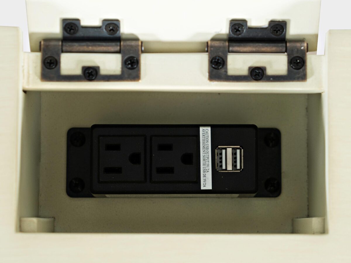 Zbliżenie gniazda z portem USB