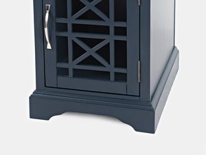 Miniaturka 4 - Klasyczna szafka nocna z ozdobnym frontem i chromowaną rączką