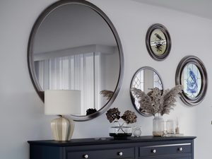 Miniaturka 7 - Klasyczna granatowa komoda z przeszklonymi frontami i dekoracyjnymi uchwytami