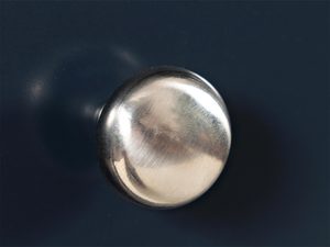 Miniaturka 7 - Metalowa gałka do drewnianych szafek kolor srebrny styl klasyczny