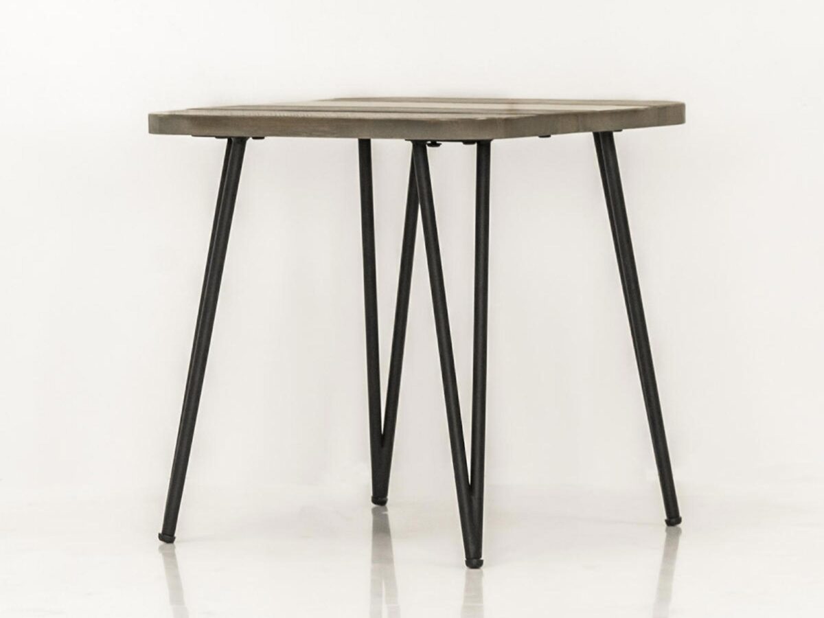 Detal drewnianego blatu w stylu industrialnym kolor ciemny brąz