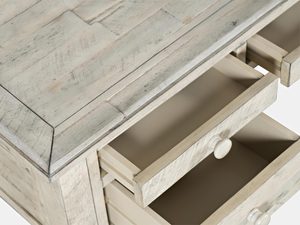 Miniaturka 6 - Detal wykończenia blatu jasnego biurka w stylu rustykalnym