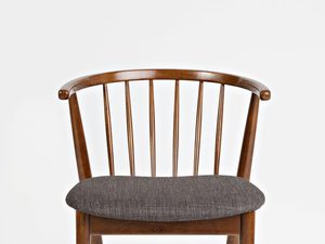 Miniaturka 1 - Grafitowa tapicerka na krześle w stylu retro