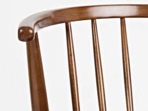 Miniaturka 4 - Krzesło w stylu skandynawskim z prostym drewnianym oparciem