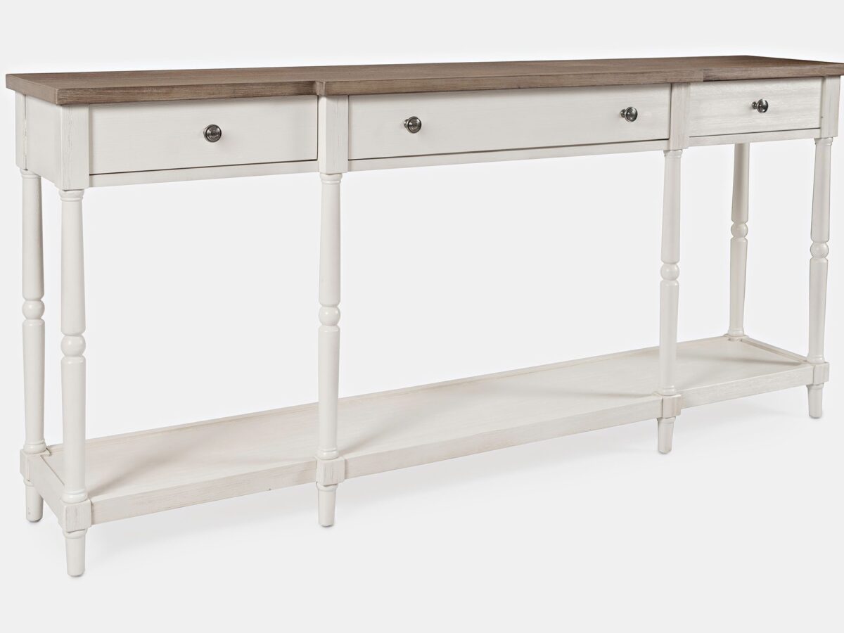 Drewniany stół z dekoracyjnym wzorem na blacie