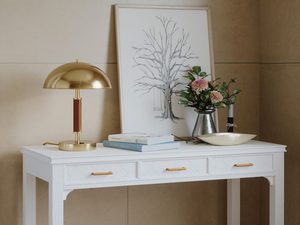 Miniaturka 5 - Biała konsola z trzema szufladami i złotymi uchwytami do salonu