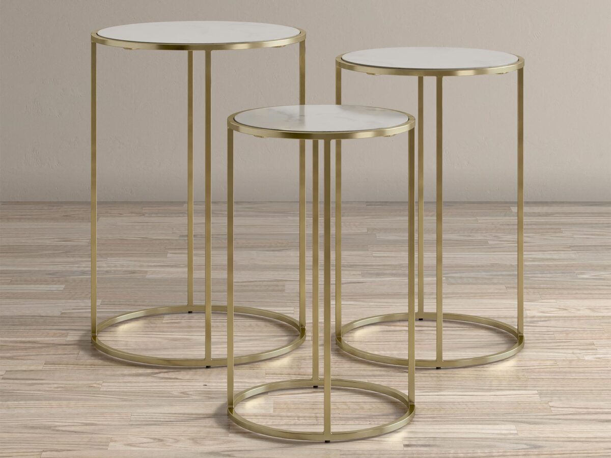 Zestaw trzech stolików kawowych z marmurowym blatem