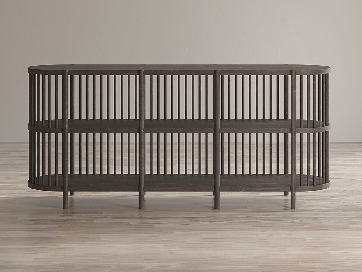 Industrialny regał z pionowymi drewnianymi szczebelkami