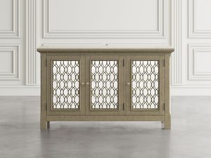 Miniaturka 5 - Detal drewnianej komody z ażurowymi drzwiami