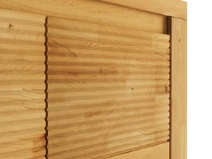 Miniaturka 4 - Zbliżenie na detal drewnianej komody