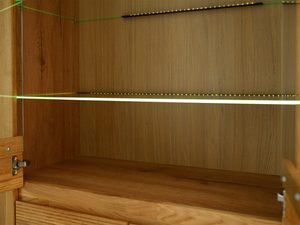 Miniaturka 4 - Detal półki szklanej z podświetleniem