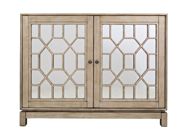 Drewniana komoda z przeszklonymi drzwiami w stylu klasycznym kolor beżowy