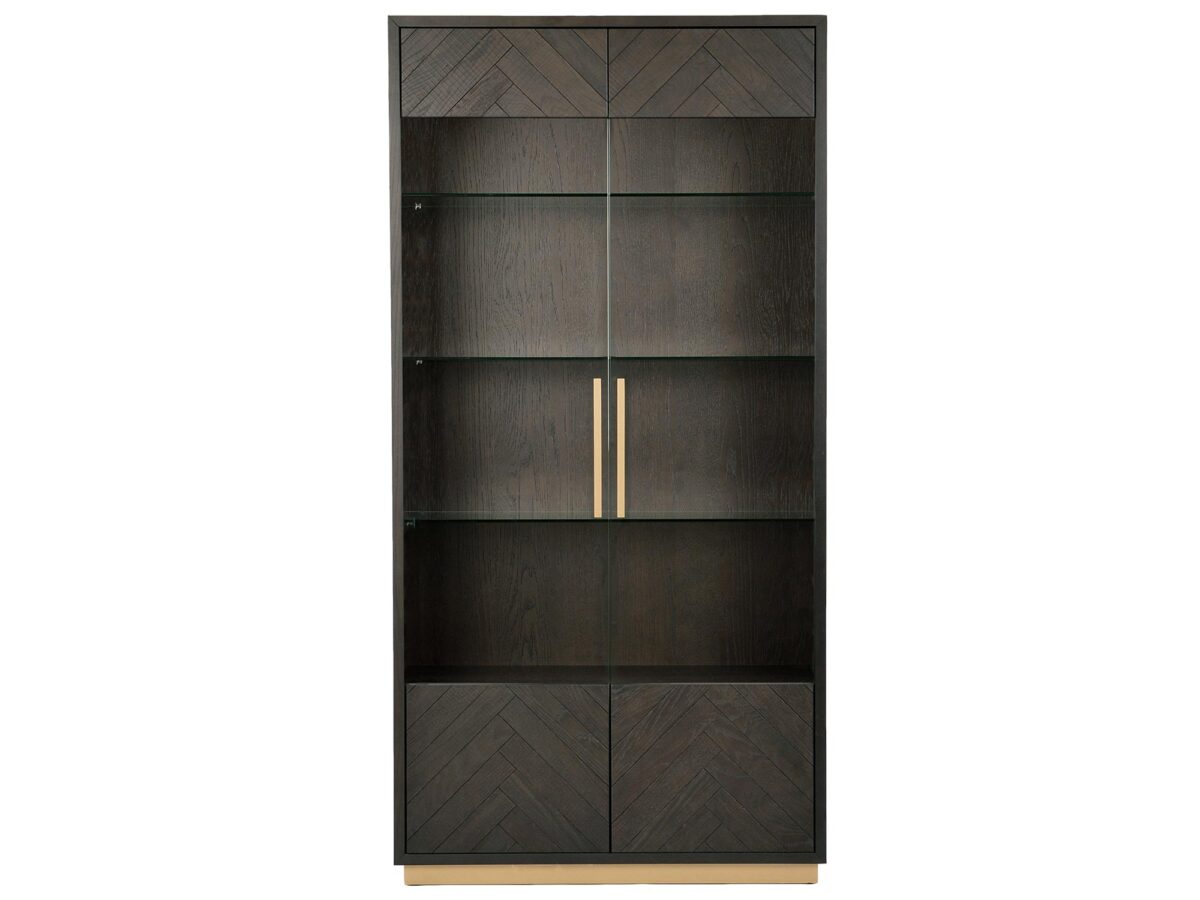 Witryna z czarnym połyskiem i mosiężnymi detalami – Andaluzja