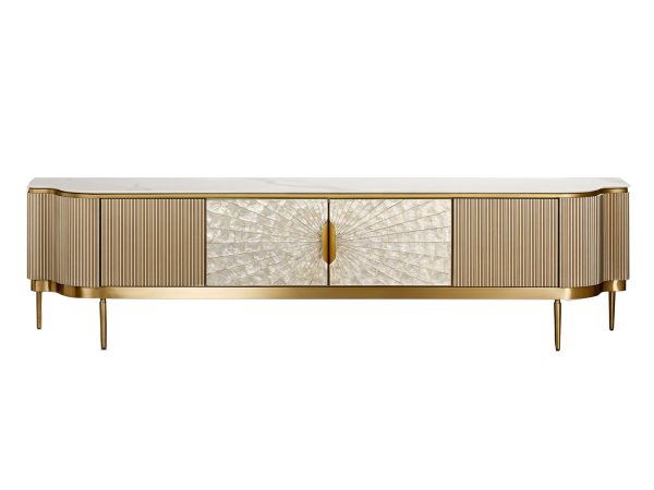 Nowoczesna komoda z ryflowanymi frontami i złotymi detalami
