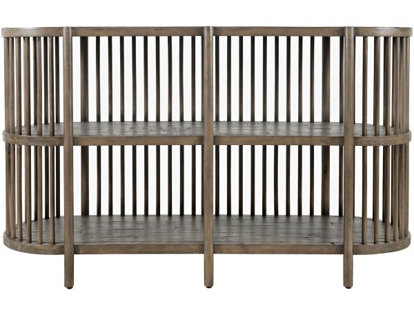 Półokrągły regał z drewnianymi półkami do salonu