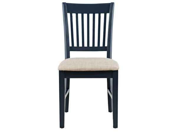 Klasyczne krzesło z tapicerowanym siedziskiem do eleganckiej jadalni