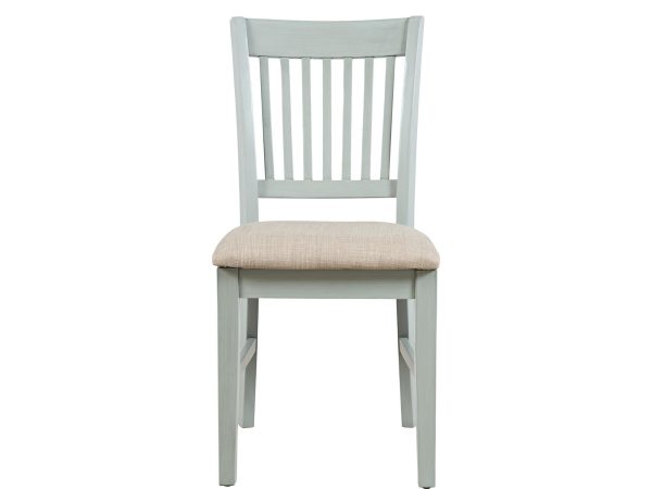 Drewniane krzesło z tapicerowanym siedziskiem do stylowej jadalni