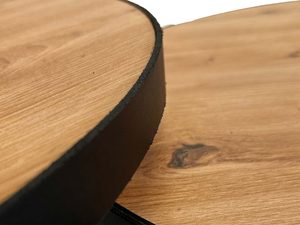 Miniaturka 9 - Stoliki dębowe okrągłe detal blatu usłojenie i metalowa obręcz
