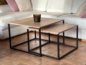 Miniaturka 11 - Zestaw stolików z kawą i dekoracją na jasnej podłodze