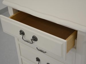 Miniaturka 3 - Wnętrze komody z szufladami i drewnianym wykończeniem w kolorze ecru