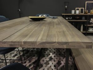 Miniaturka 4 - Blat stołu z litego drewna dębowego w jadalni loftowej